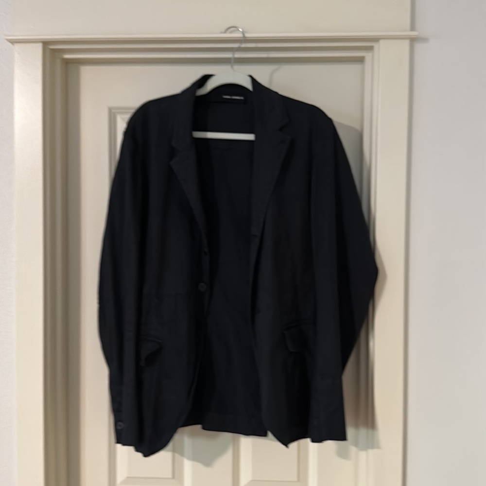 Isabel Benenato men’s sport coat.